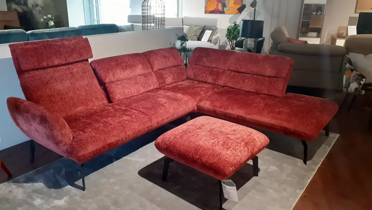 Ecksofa VALENTINA mit Hocker - Abverkauf in Wagenhofen